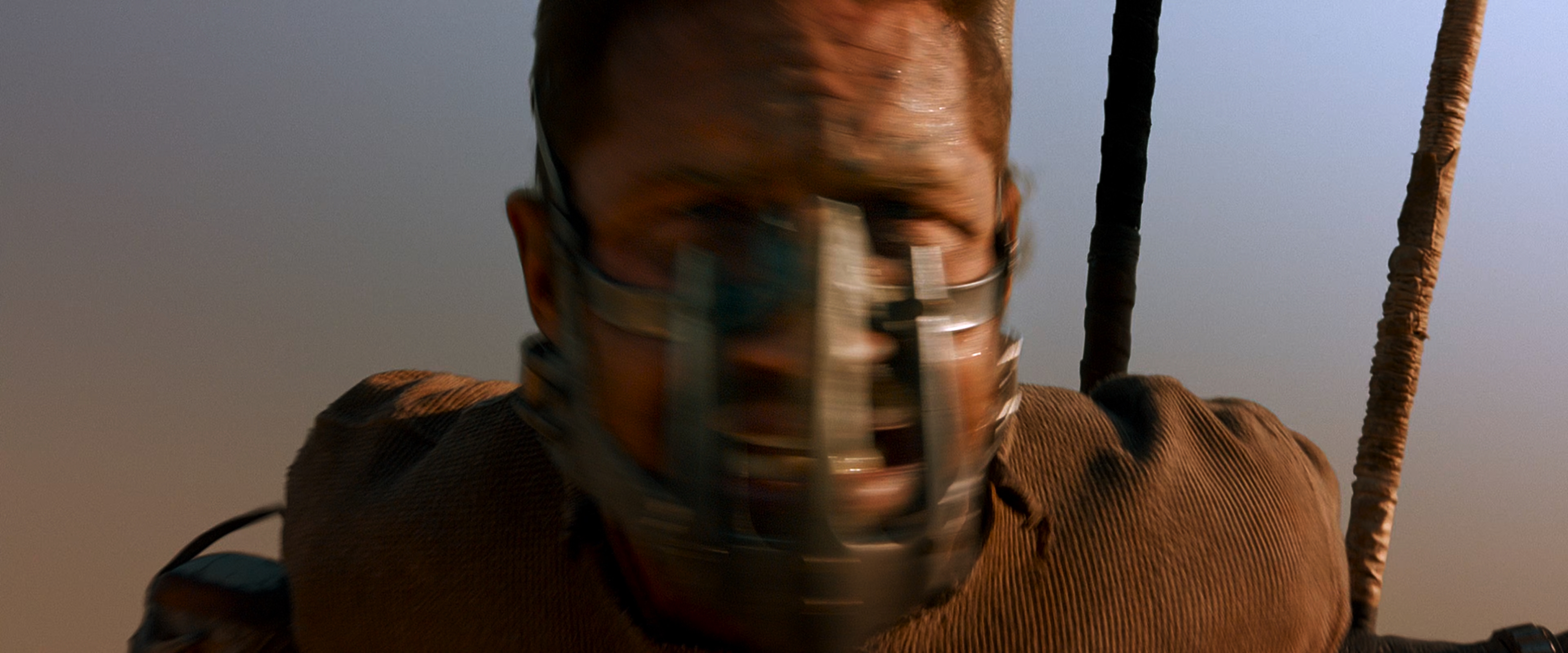 Безумный Макс - Дорога ярости (Mad Max - Fury Road) 2015.mkv_snapshot_00.24.51.490.jpg