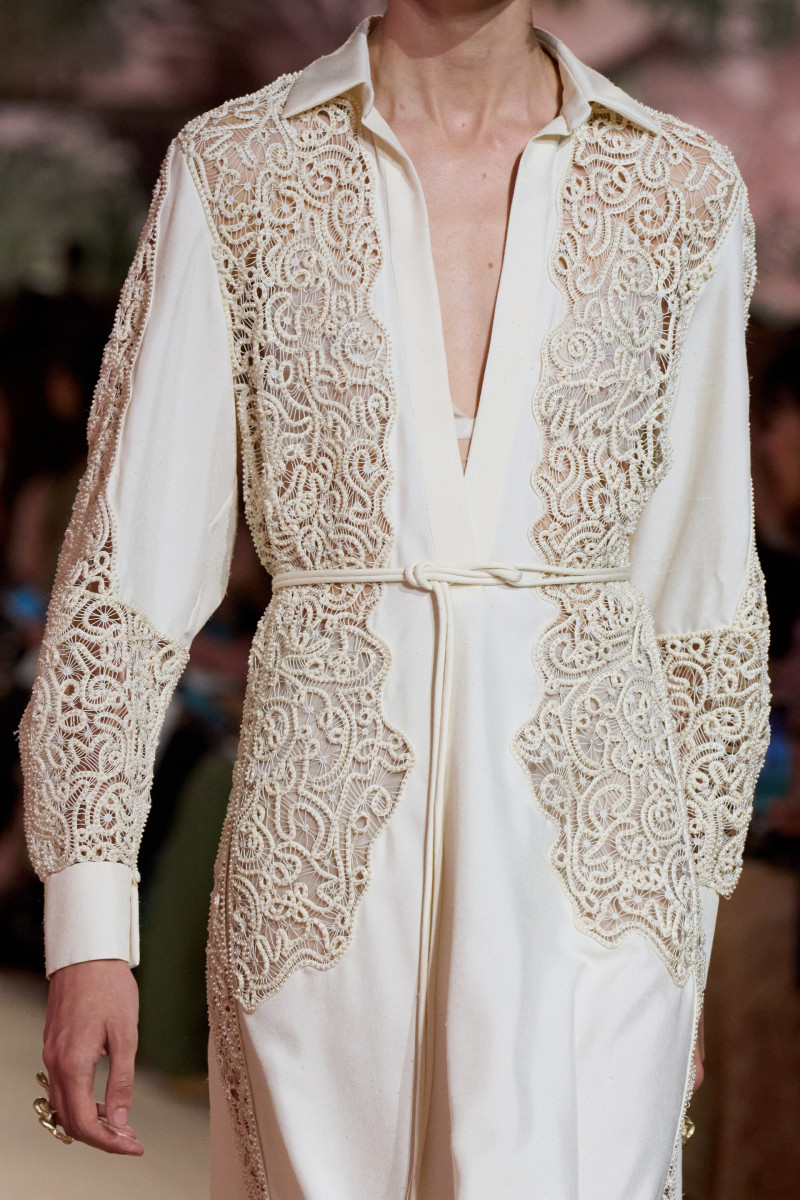 00033-christian-dior-fall-2023-couture-details-credit-gorunway.jpg