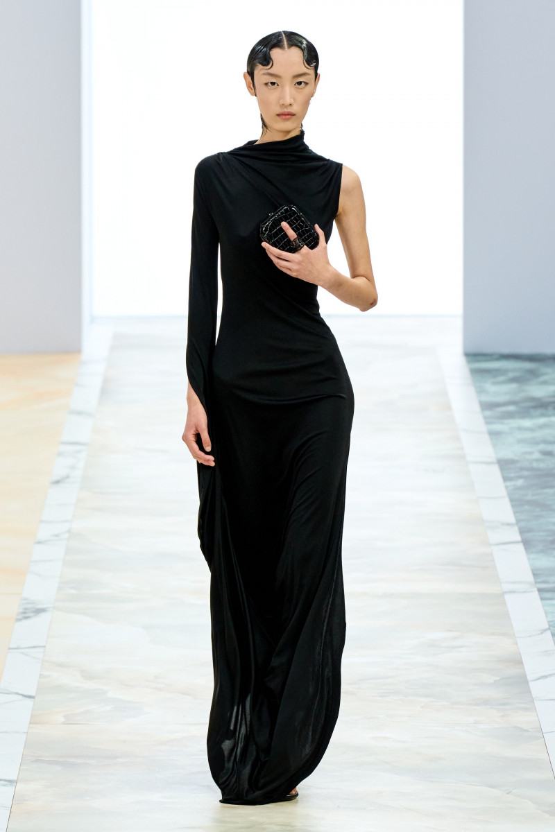 00010-fendi-fall-2023-couture-credit-gorunway.jpg