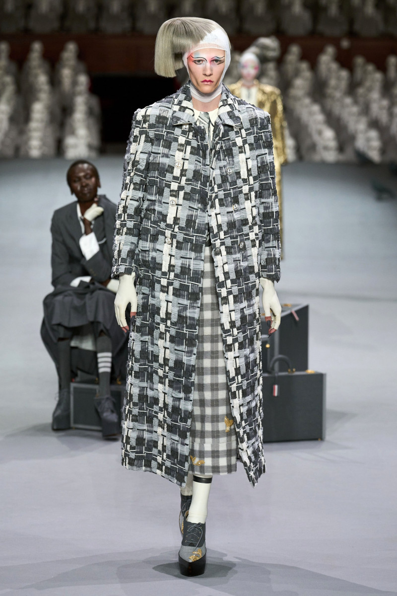 00026-thom-browne-fall-2023-couture-credit-gorunway.jpg