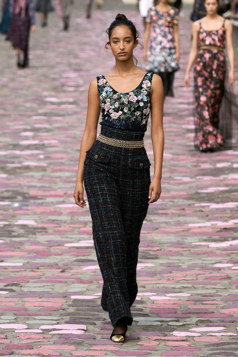 00033-chanel-fall-2023-couture-credit-gorunway.jpg