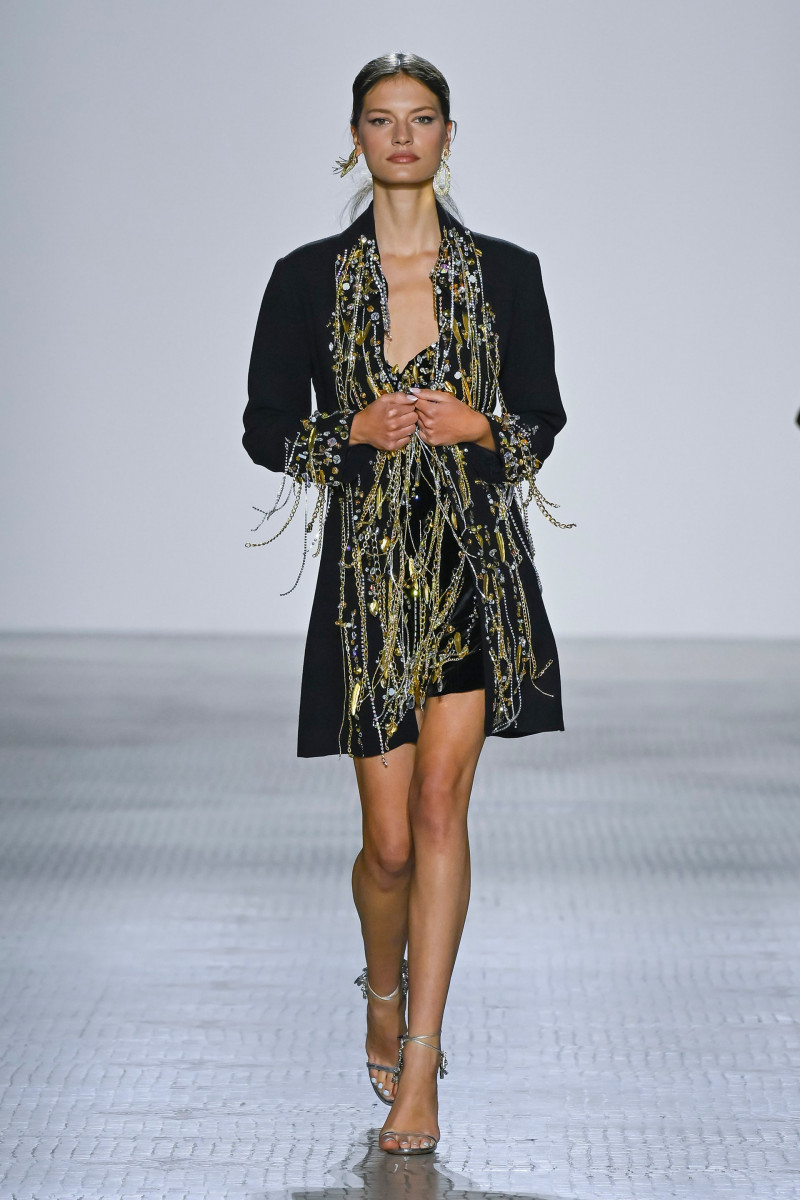 00007-celia-kritharioti-fall-2023-couture-credit-brand.jpg