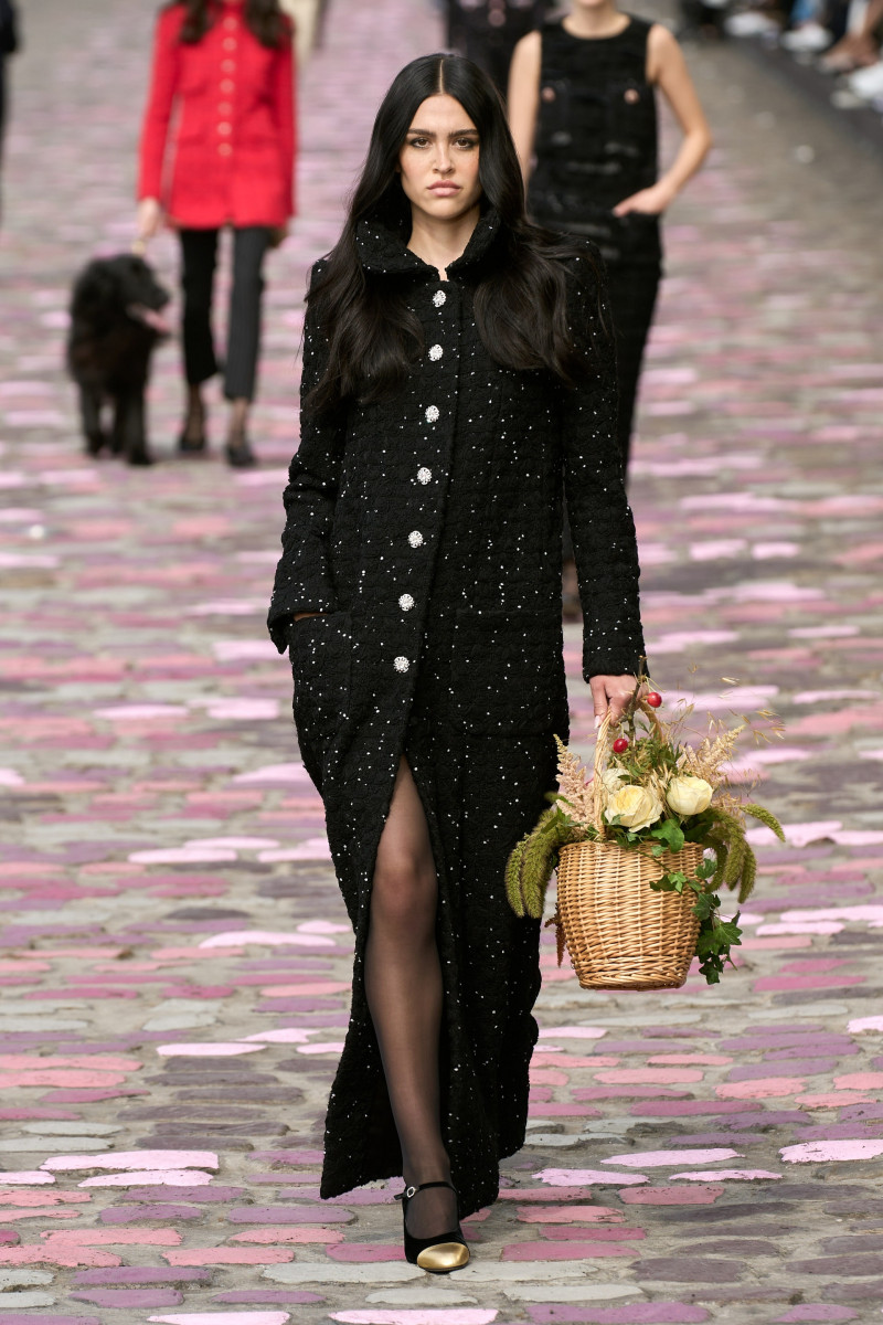 00003-chanel-fall-2023-couture-credit-gorunway.jpg