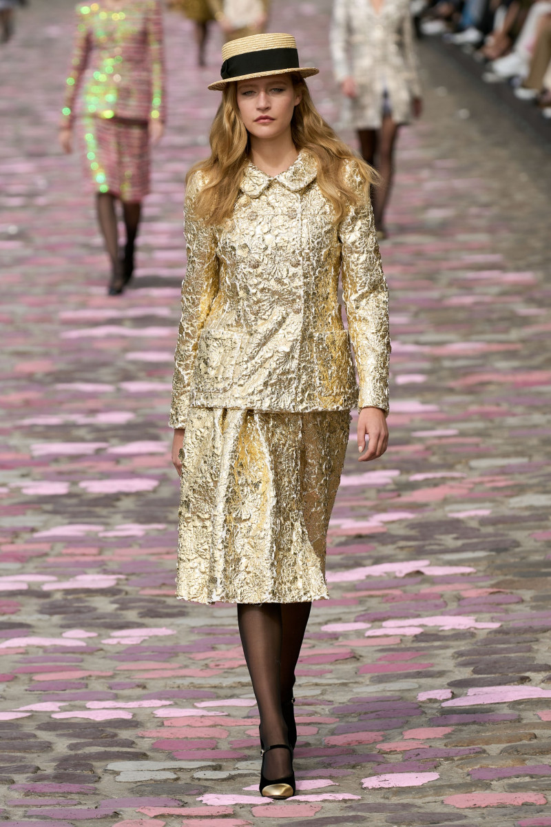 00019-chanel-fall-2023-couture-credit-gorunway.jpg
