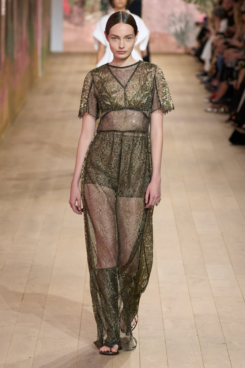 00034-dior-fall-2023-couture-credit-gorunway.jpg
