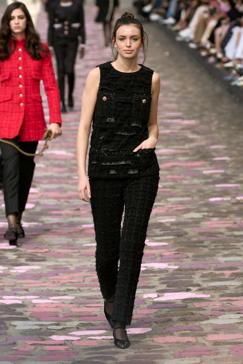 00005-chanel-fall-2023-couture-credit-gorunway.jpg