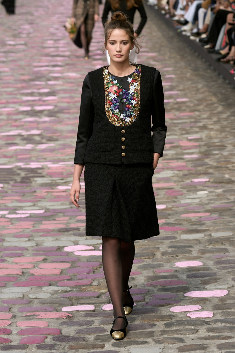 00037-chanel-fall-2023-couture-credit-gorunway.jpg