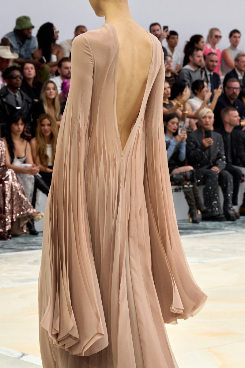 00065-fendi-fall-2023-couture-details-credit-gorunway.jpg
