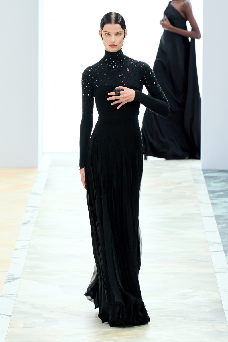00019-fendi-fall-2023-couture-credit-gorunway.jpg