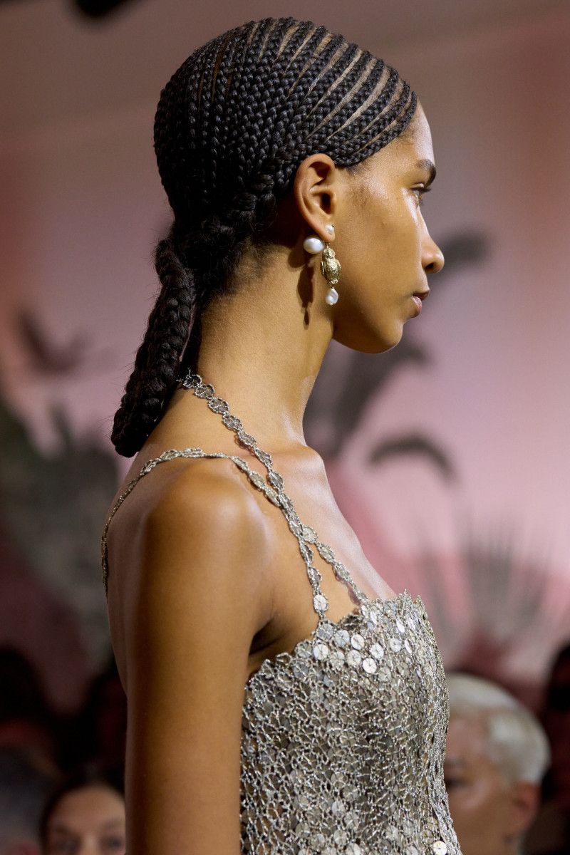 00106-christian-dior-fall-2023-couture-details-credit-gorunway.jpg