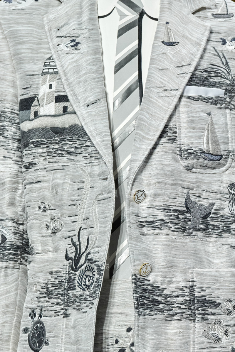 00076-thom-browne-fall-2023-couture-details-credit-gorunway.jpg