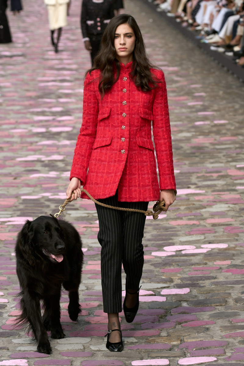00004-chanel-fall-2023-couture-credit-gorunway.jpg