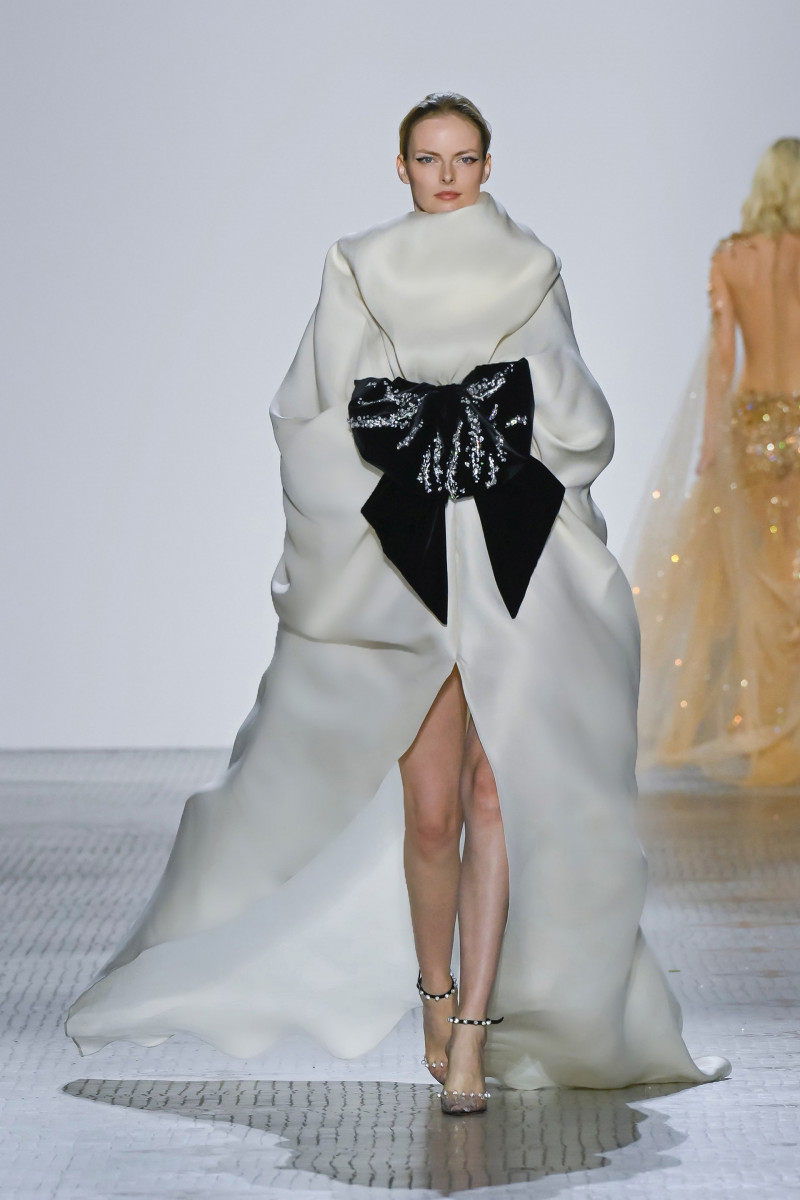 00040-celia-kritharioti-fall-2023-couture-credit-brand.jpg