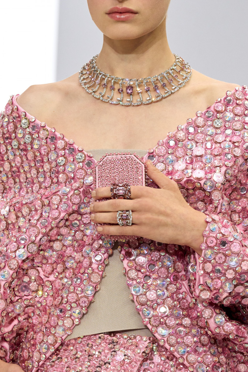 00080-fendi-fall-2023-couture-details-credit-gorunway.jpg