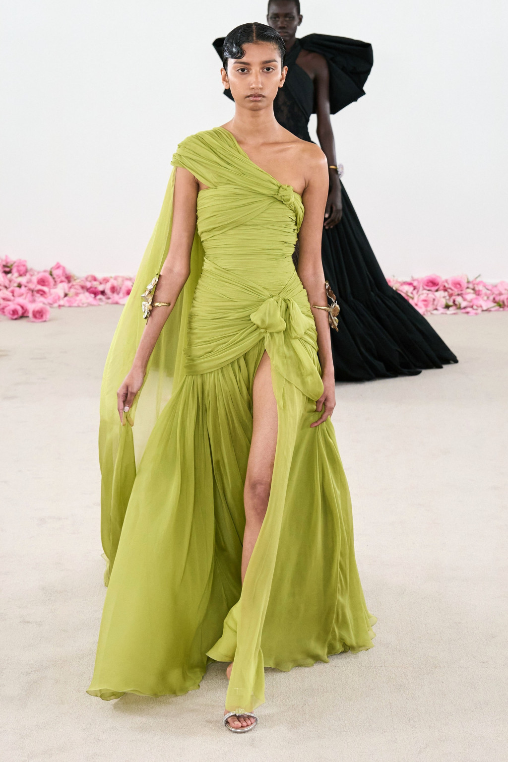 00011-giambattista-valli-fall-2023-couture-credit-gorunway.jpg
