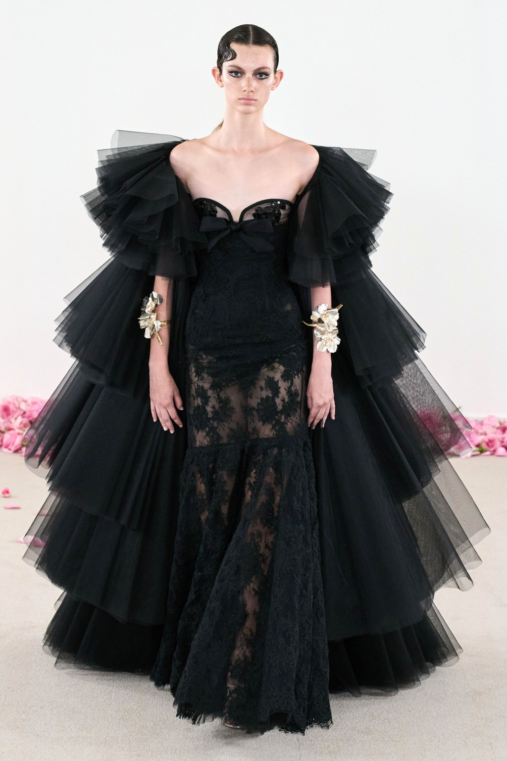 00027-giambattista-valli-fall-2023-couture-credit-gorunway.jpg