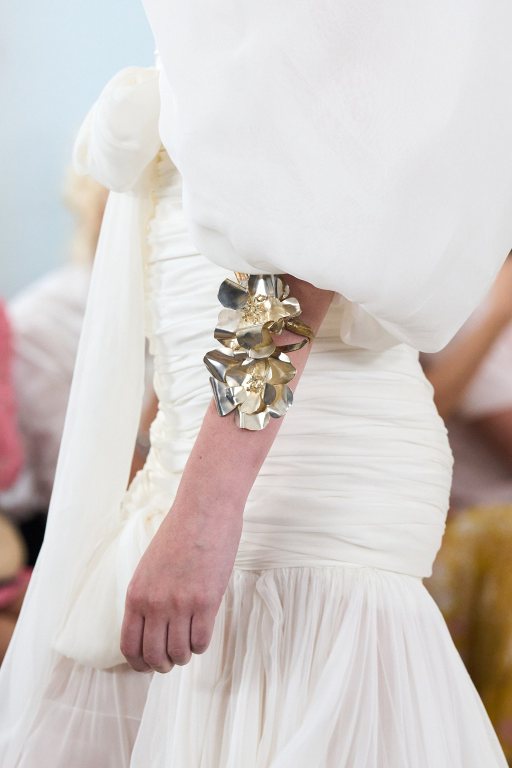 00003-giambattista-valli-fall-2023-couture-details-credit-gorunway.jpg