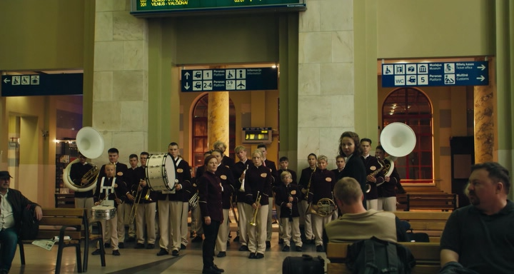 Parade 2022 WEB-DLRip.avi_snapshot_00.42.52.png