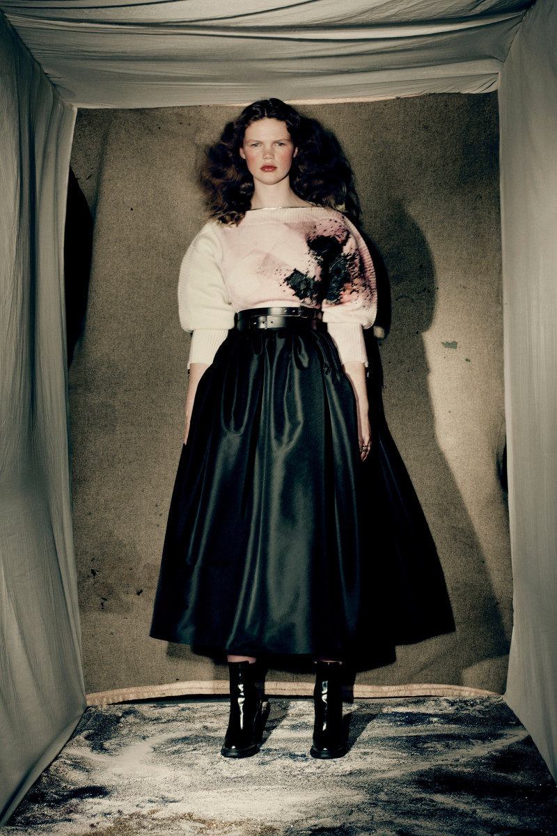 00006-Alexander-McQueen-Fall-21-credit-Paolo-Roversi-Brand.jpg