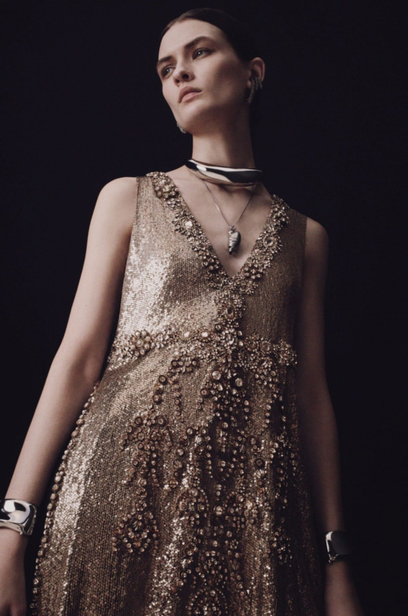 Alexander-McQueen-pre-fall-20-5460-1578994132.jpg
