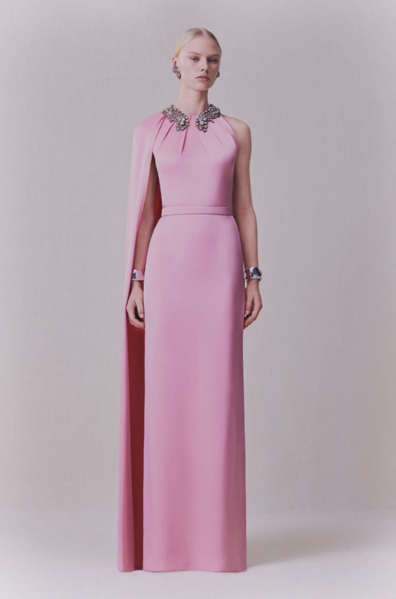 Alexander-McQueen-pre-fall-20-5457-1578994137.jpg