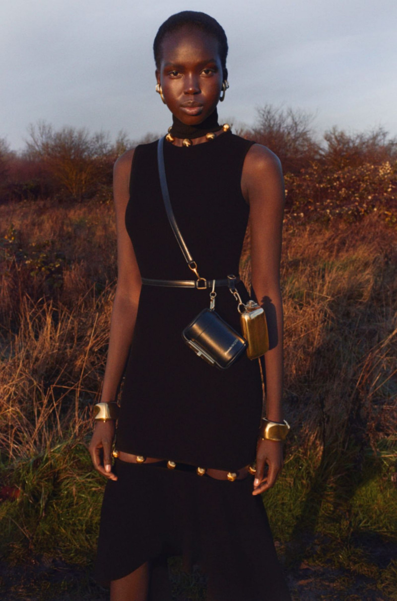 Alexander-McQueen-pre-fall-20-5425-1578994143.jpg