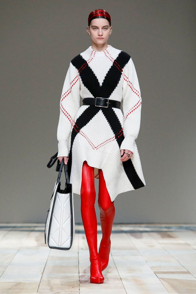 Alexander-McQueen-RTW-FW20-Paris-2571-1583181406.jpg