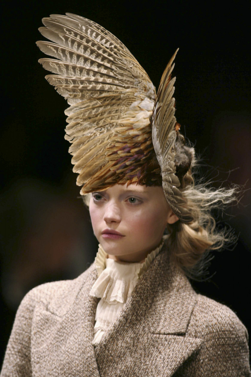 Alexander+McQueen+Fall+2006+Details+jI4mtvp7KJPx.jpg