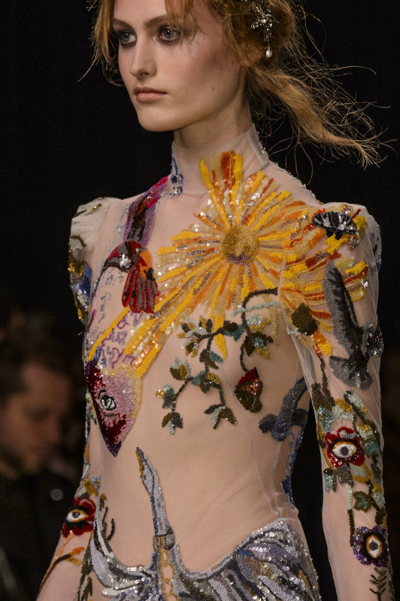 Alexander+McQueen+Fall+2016+Details+MY4NJbq0G0Ax.jpg