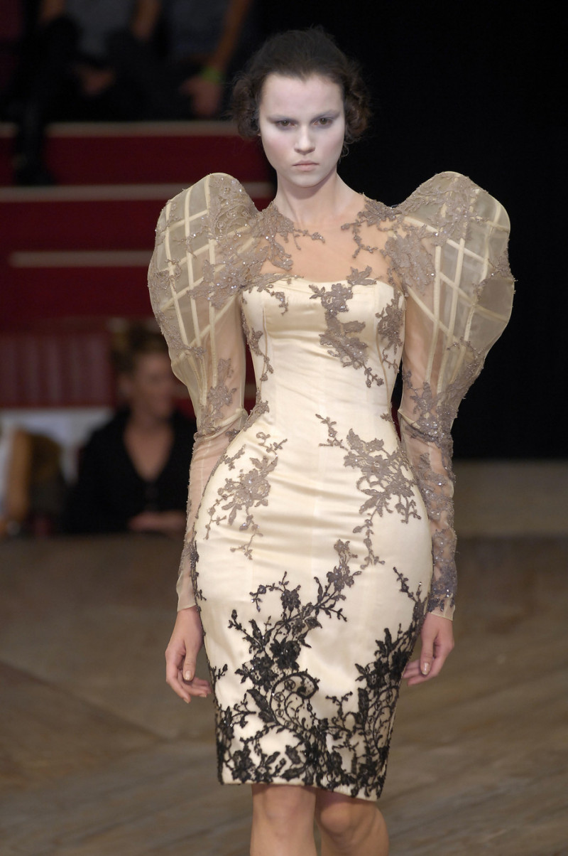 Alexander+McQueen+Spring+2007+ikZCgcb0yibx.jpg