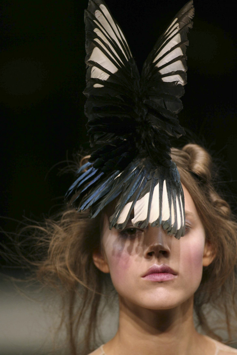 Alexander+McQueen+Fall+2006+Details+MTS53t3ApIZx.jpg