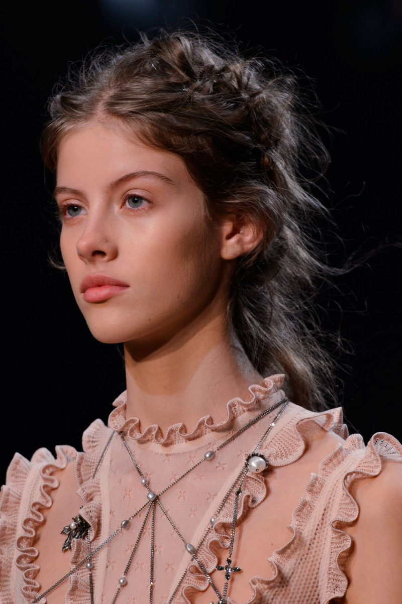 Alexander+McQueen+Spring+2016+Details+8DT2QquLlSYx.jpg