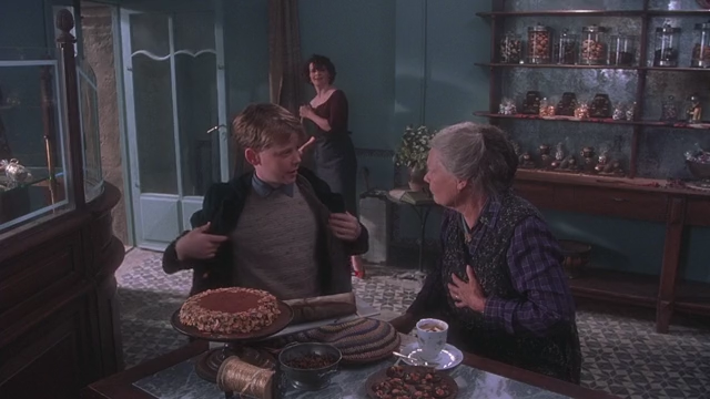 Chocolat.2000.DUB.DVO.rus.HDRip.mp4_snapshot_01.01.56_[2023.09.03_21.20.32].png