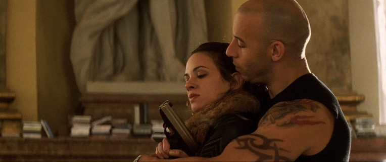 xXx.2002.HDRip-AVC.ExKinoRay.mkv_snapshot_01.00.15.528.png