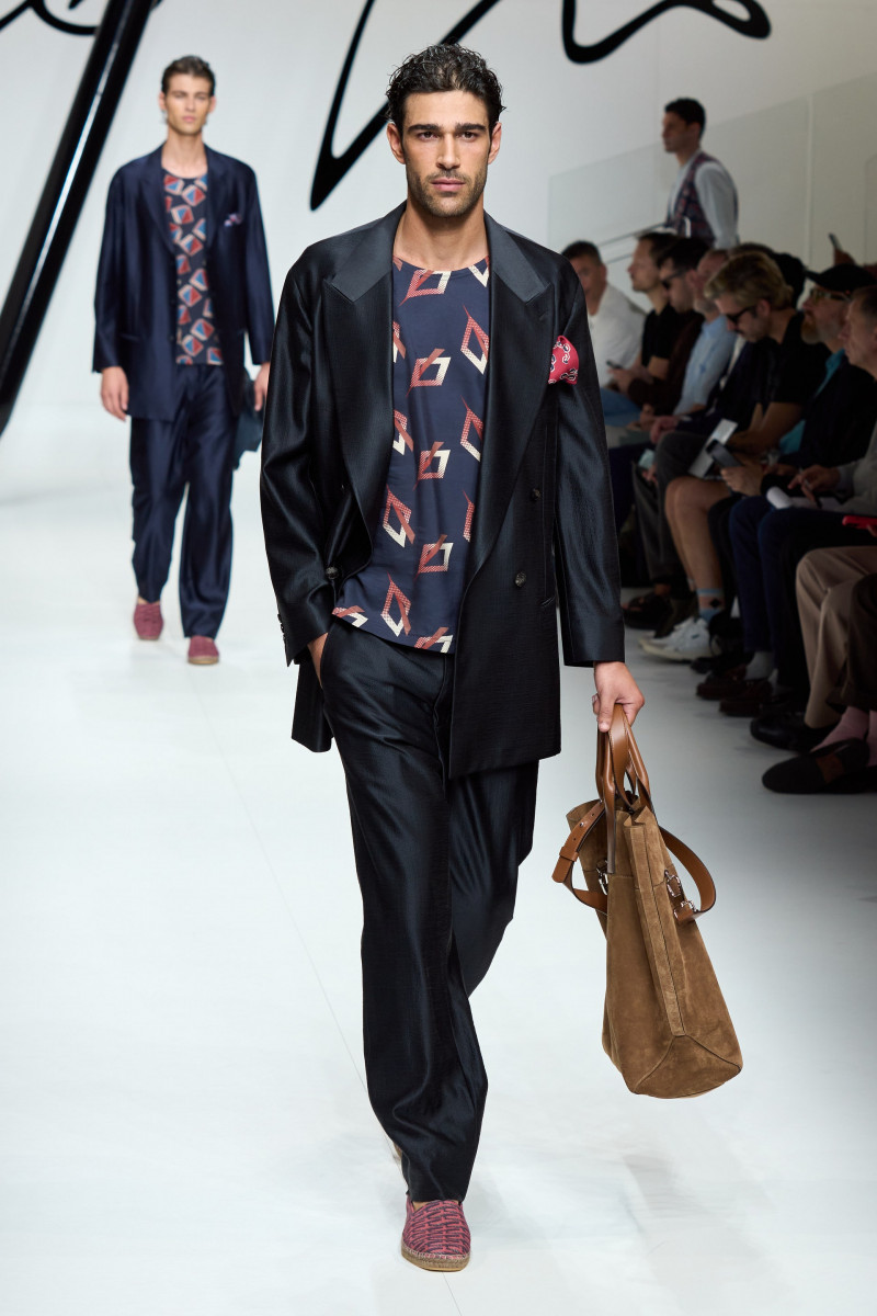 00055-giorgio-armani-spring-2024-menswear-credit-gorunway.jpg