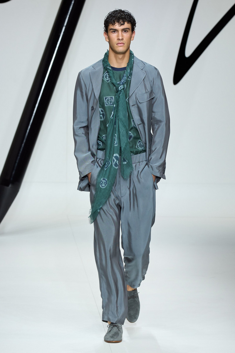 00034-giorgio-armani-spring-2024-menswear-credit-gorunway.jpg