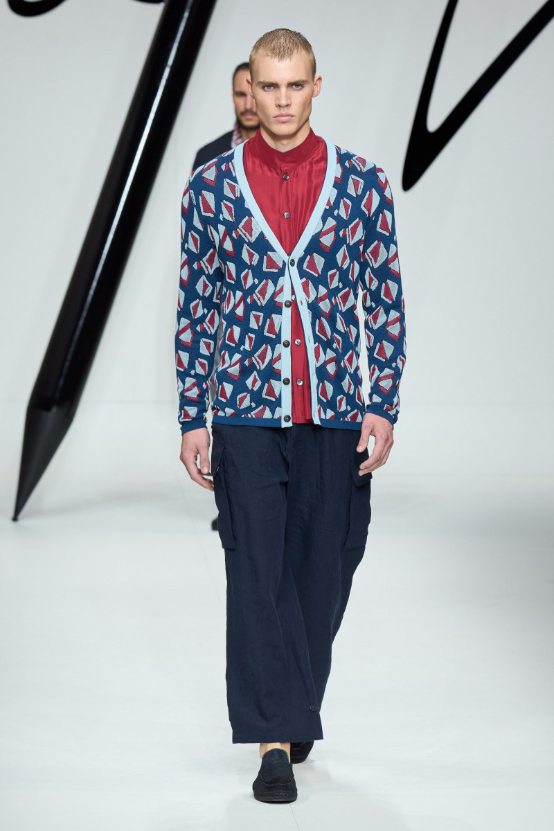 00059-giorgio-armani-spring-2024-menswear-credit-gorunway.jpg