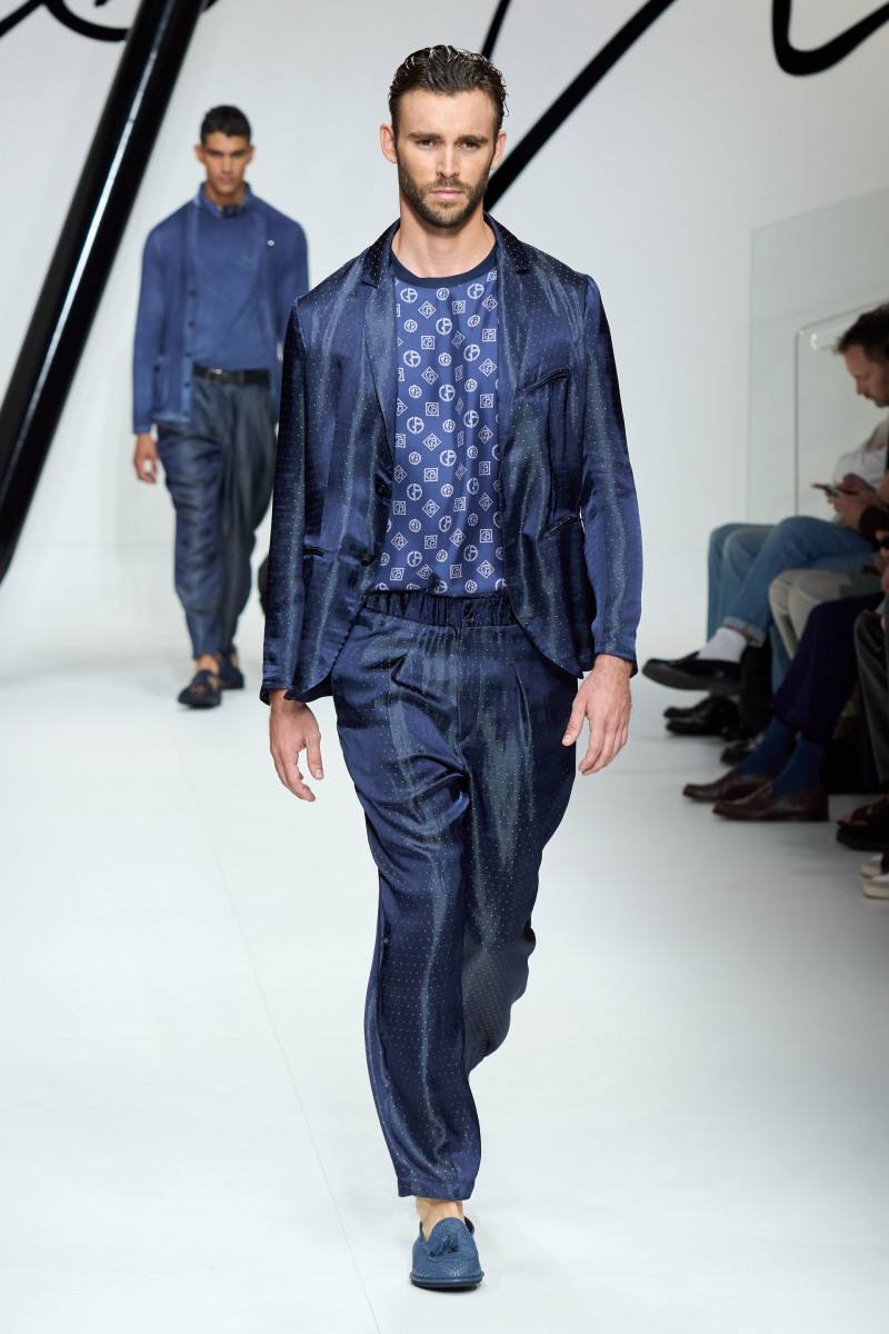 00049-giorgio-armani-spring-2024-menswear-credit-gorunway.jpg