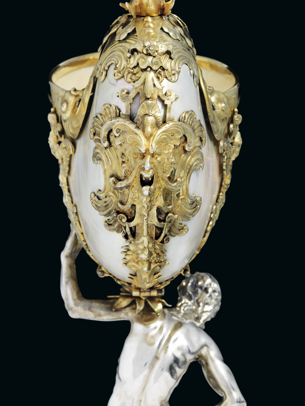 2019_CKS_17726_0002_004(a_german_parcel-gilt_silver-mounted_nautilus_shell_cup_mark_of_albrech112244).jpg