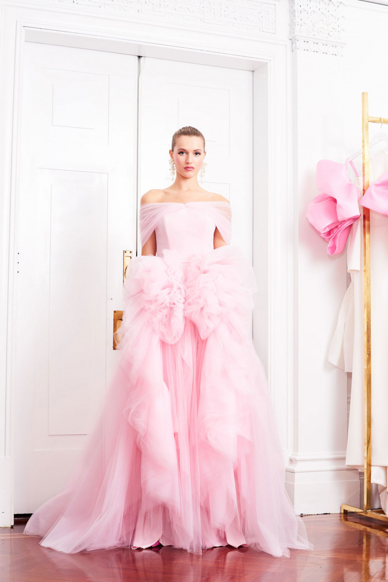 00041-christian-siriano-vogue-resort-2019-pr.jpg