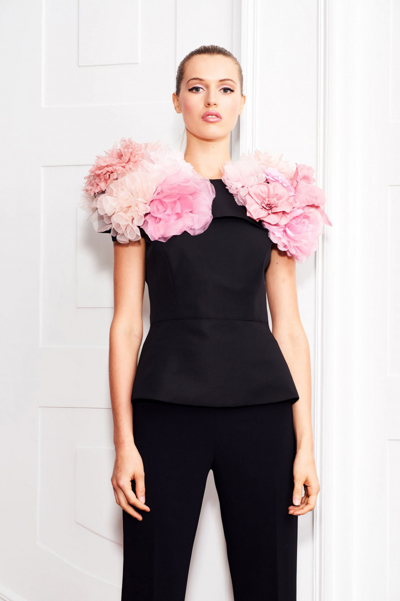00013-christian-siriano-vogue-resort-2019-pr.jpg