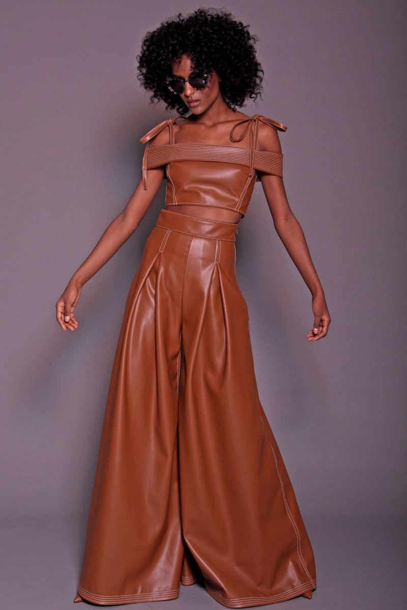 01-christian-siriano-pre-fall-2018.jpg