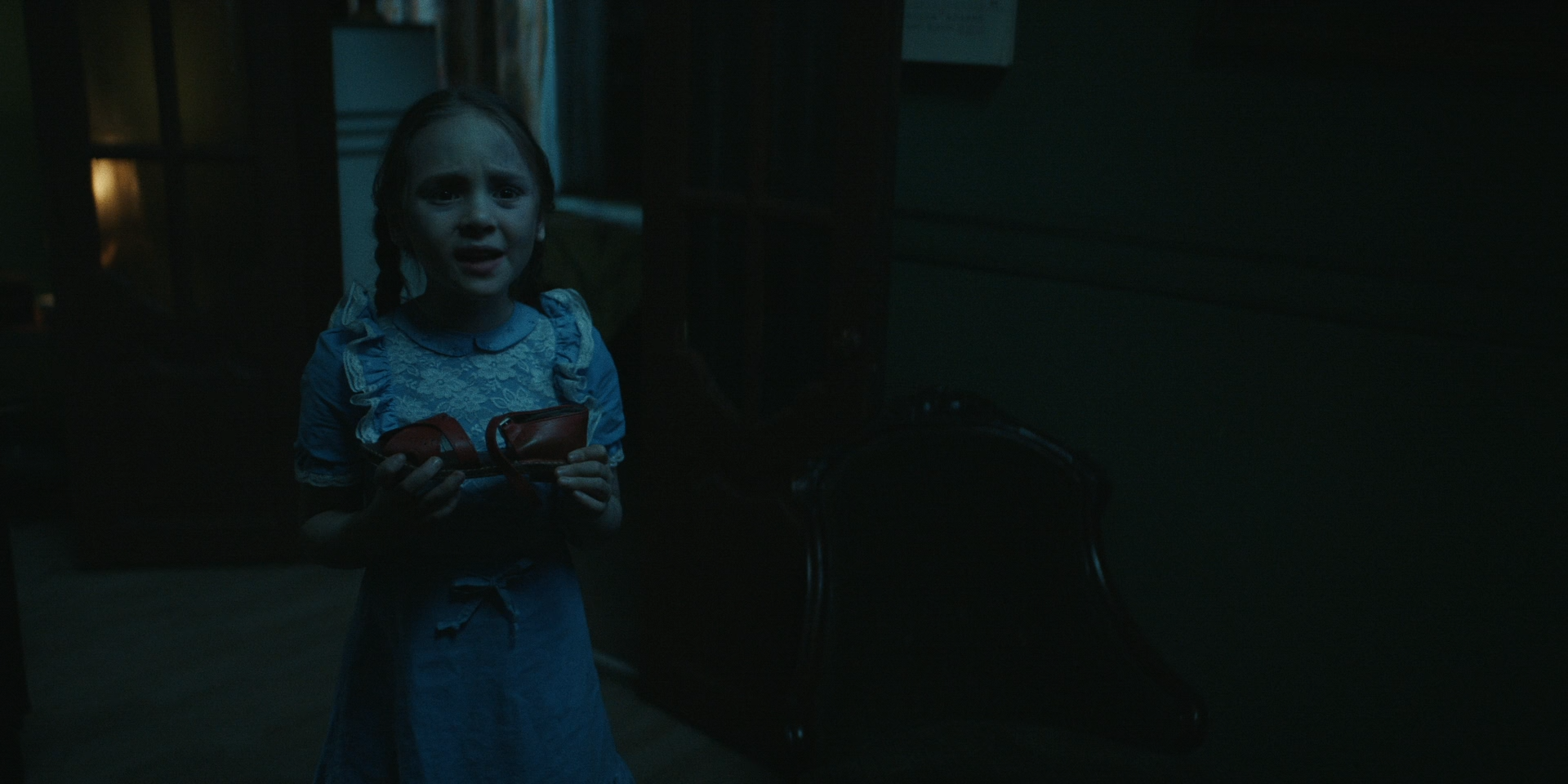 Взаперти 2023 WEB-DL 1080p.mkv_snapshot_00.40.38.png