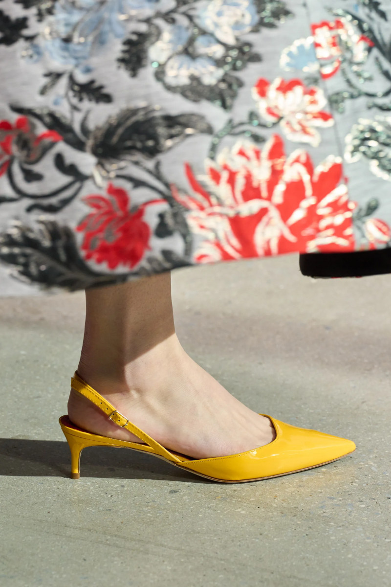 00123-carolina-herrera-detail-fall-2024-ready-to-wear-credit-gorunway.webp