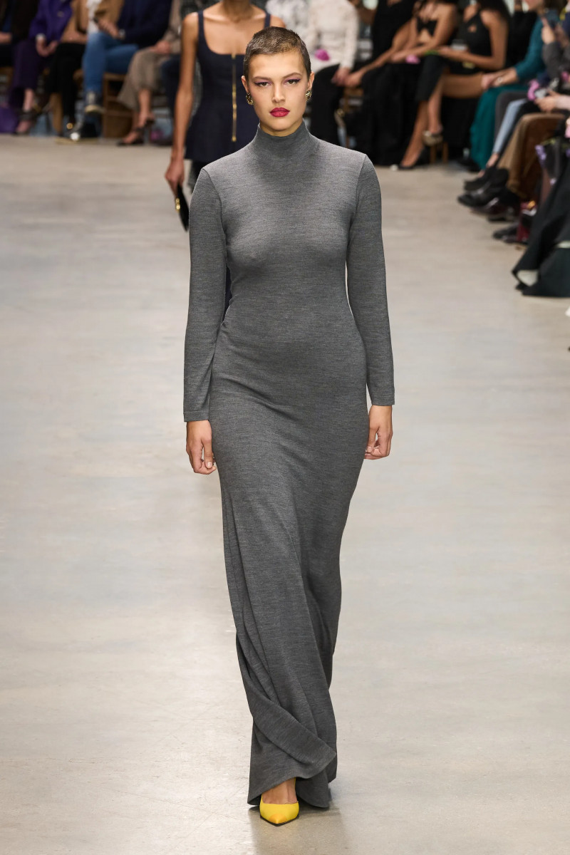 00012-carolina-herrera-fall-2024-ready-to-wear-credit-gorunway.webp