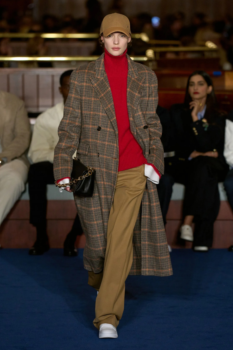 00042-tommy-hilfiger-fall-2024-ready-to-wear-credit-gorunway.webp