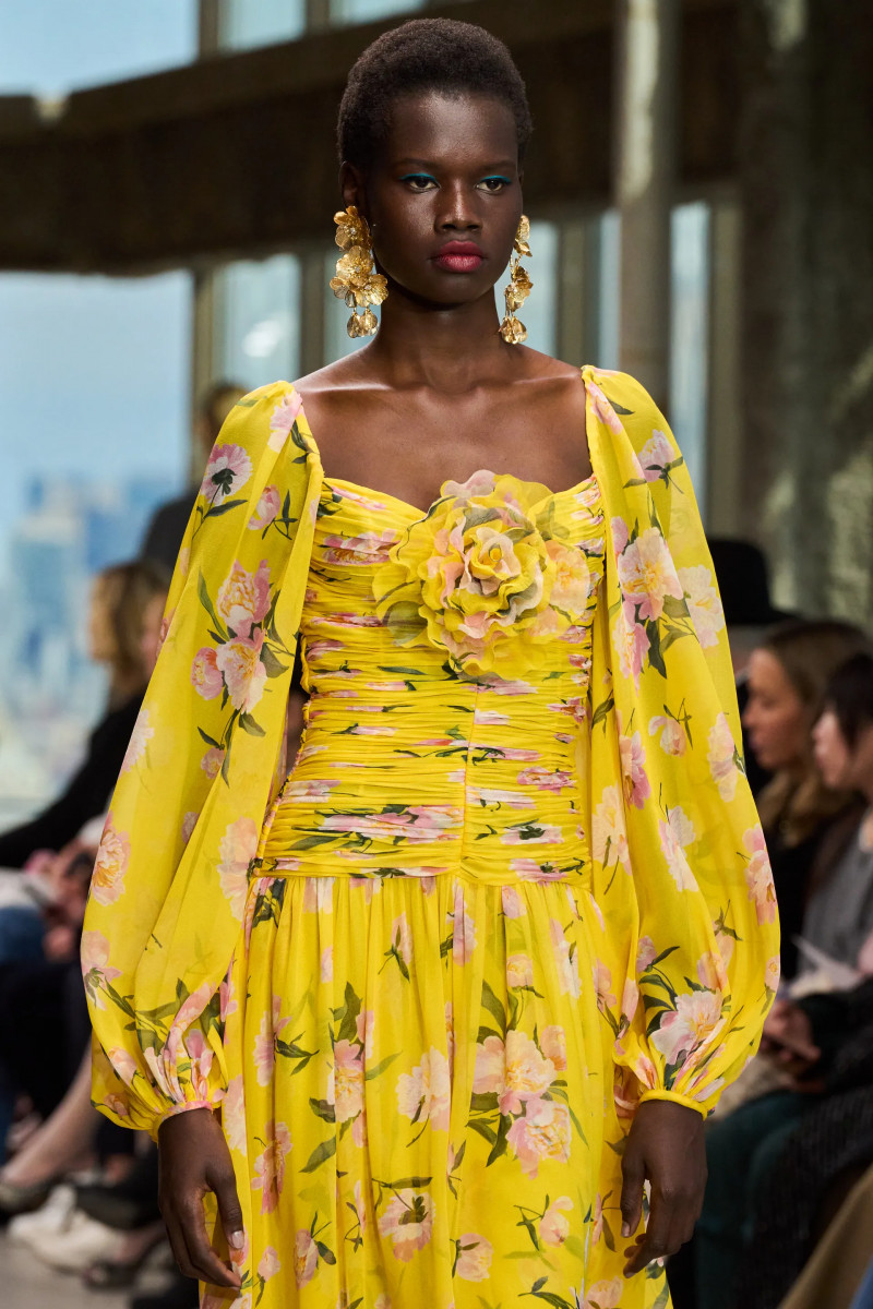 00058-carolina-herrera-detail-fall-2024-ready-to-wear-credit-gorunway.webp