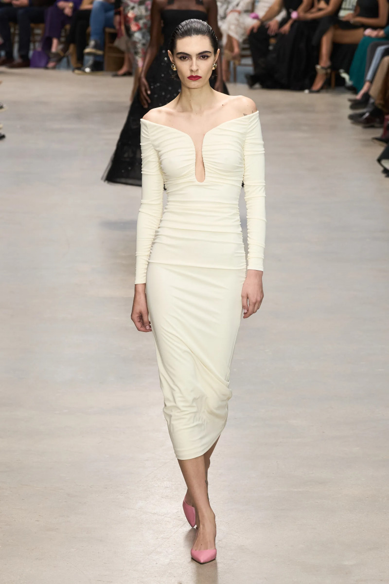 00042-carolina-herrera-fall-2024-ready-to-wear-credit-gorunway.webp