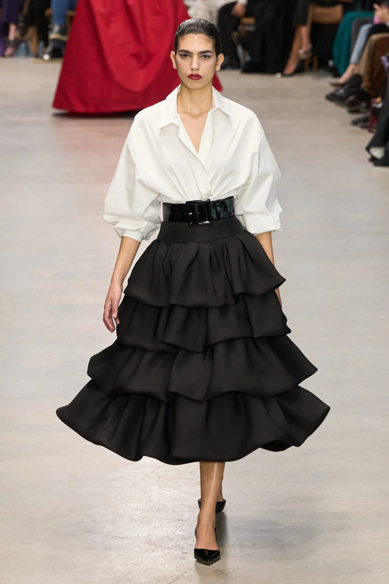 00009-carolina-herrera-fall-2024-ready-to-wear-credit-gorunway.webp