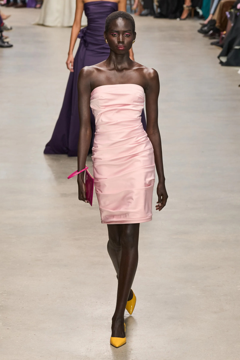 00033-carolina-herrera-fall-2024-ready-to-wear-credit-gorunway.webp